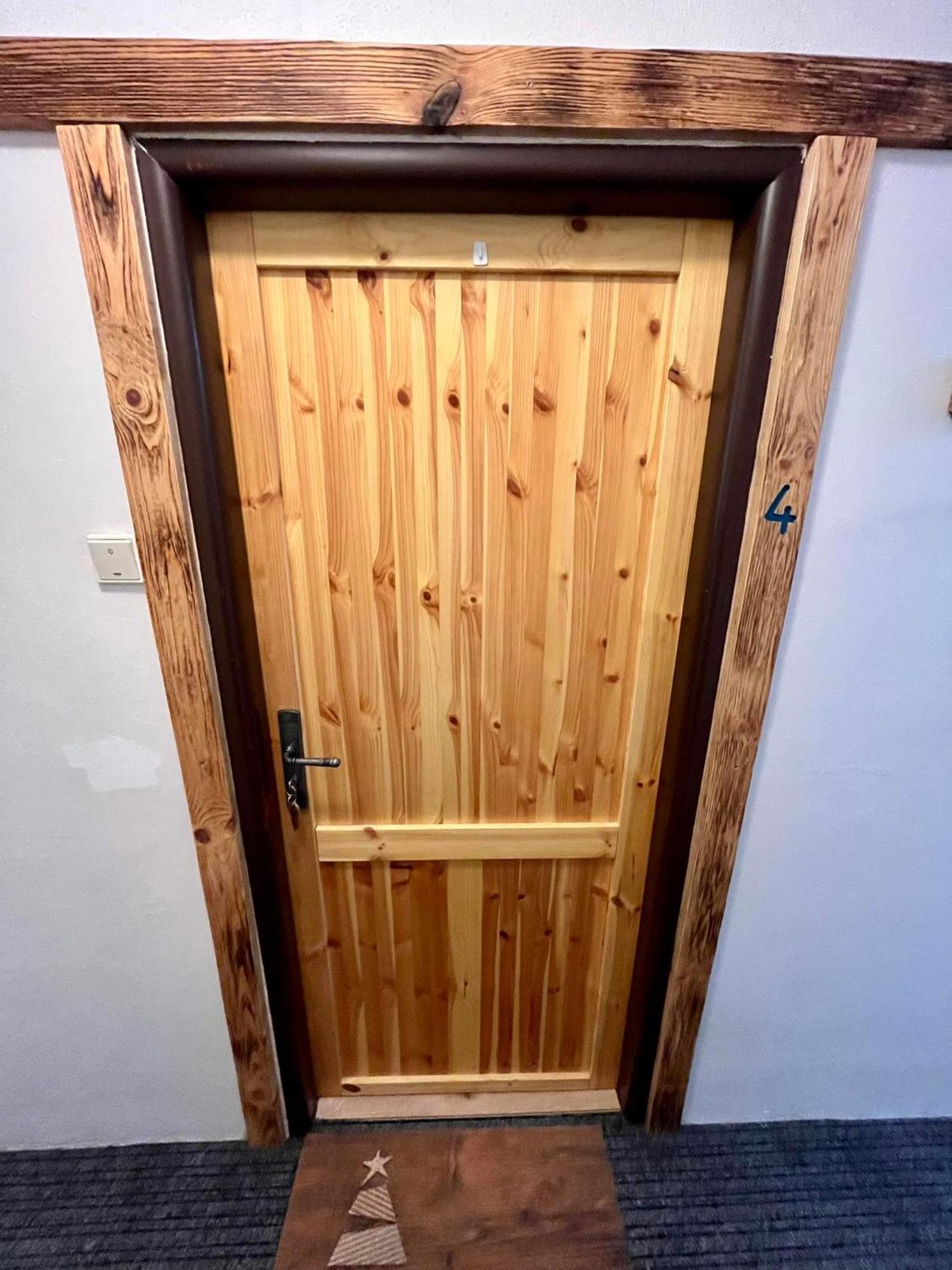 & Restaurant Pod Certakem Гаррахов